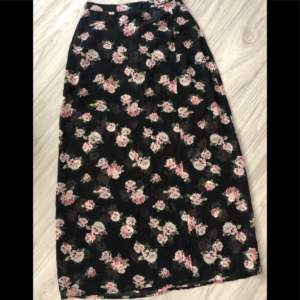 🆕 NWT Floral High-slit Maxi Skirt